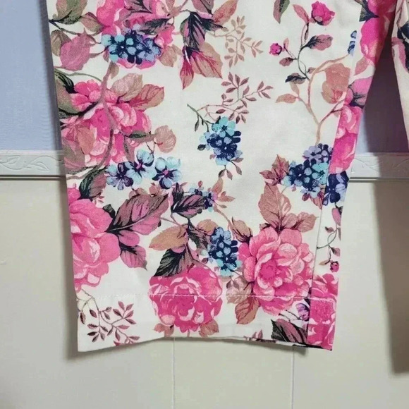 St. John's Bay Size 12 White Bright Pink Floral Summer Travel Party Dressy Capri - Picture 3 of 10